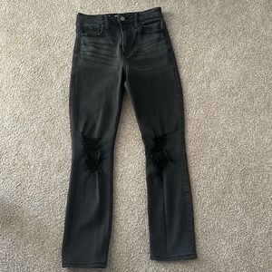 Black, skinny jeans! From Hollister! Worn, but in good condition!
